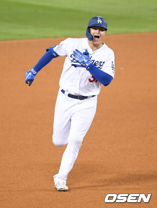 8회말 2사 작 피더슨이 솔로홈런을 날리고 베이스를 돌고 있다.  / soul1014@osen.co.kr