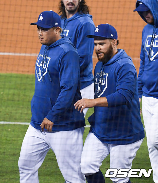 경기종료 후 다저스 류현진과 마틴이 미소 짓고 있다./ soul1014@osen.co.kr