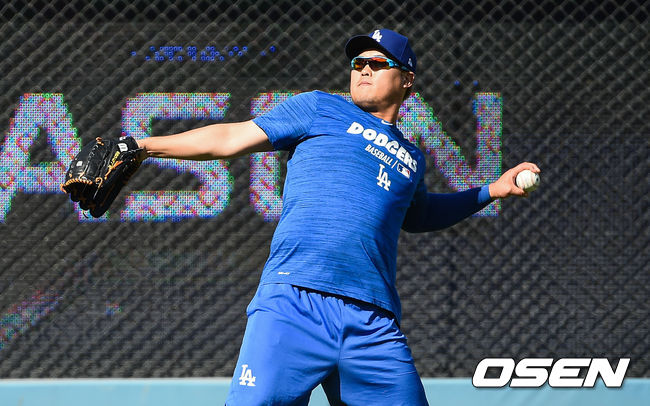 경기에 앞서 류현진이 롱토스 캐치볼을 하고 있다. / soul1014@osen.co.kr