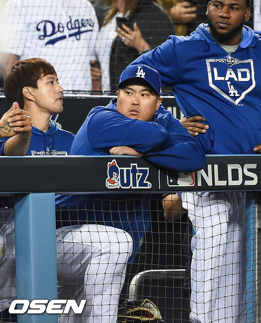 9회말 2사 만루 류현진이 경기를 지켜보고 있다. / soul1014@osen.co.kr