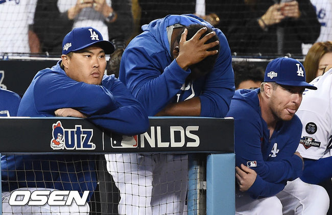 9회말 2사 만루 류현진이 경기를 지켜보고 있다. / soul1014@osen.co.kr