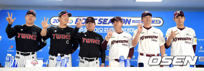 5일 오후 서울 고척스카이돔에서 '2019 신한은행 MY CAR KBO 포스트시즌' 키움 히어로즈와 LG 트윈스의 준플레이오프 미디어데이가 진행됐다. LG 류중일 감독, 김현수, 차우찬, 키움 장정석 감독, 오주원, 이정후가 포토타임을 갖고 있다. /youngrae@osen.co.kr