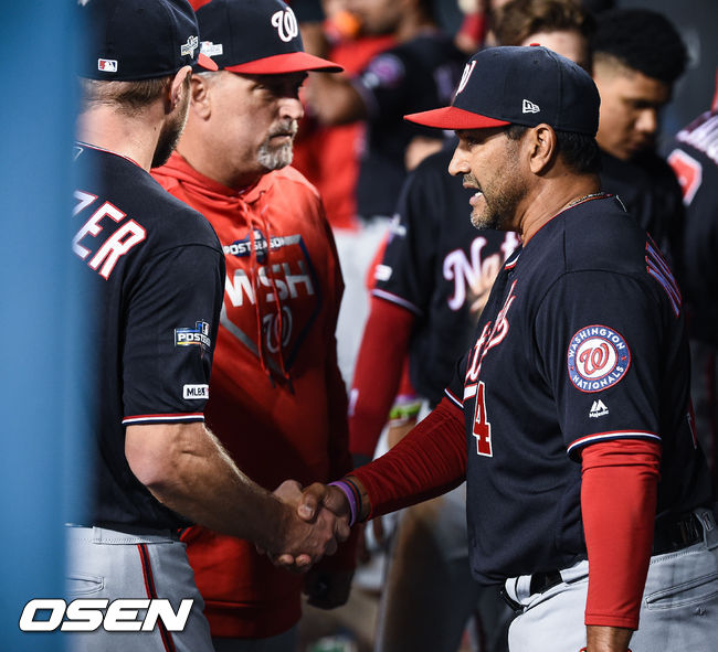 8회말 이닝종료 후 워싱턴 마르티네즈 감독이 슈어저와 하이파이브를 하고 있다. / soul1014@osen.co.kr