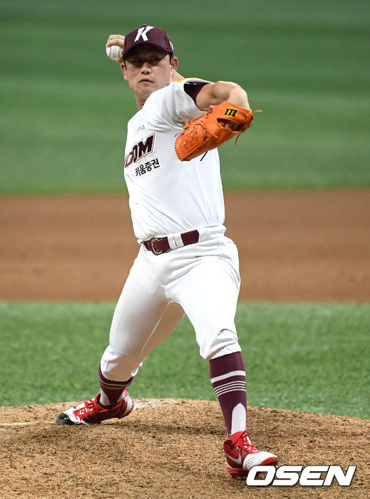 22일 오후 서울 SK고척스카이돔에서 ‘2019 신한은행 마이카 KBO리그’ 키움 히어로즈와 KIA 타이거즈의 경기가 열렸다.12회초 키움 김상수가 역투하고 있다. /sunday@osen.co.kr