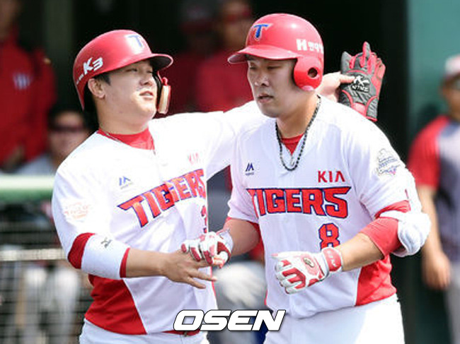KIA 타이거즈 김선빈과 안치홍(왼쪽부터)./OSEN DB