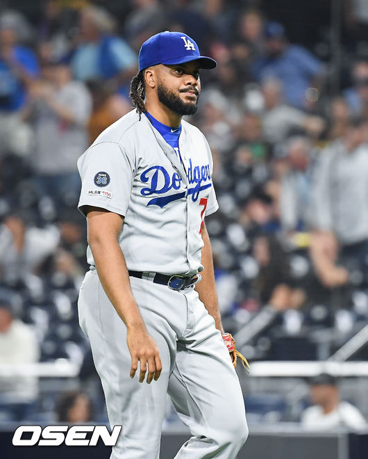 경기종료 후 세이브를 거둔 잰슨이 아쉬워하고 있다. / soul1014@osen.co.kr