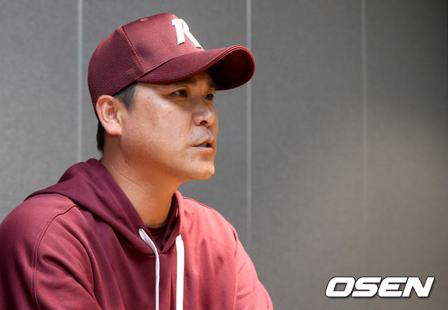 경기 시작을 앞두고 키움 장정석 감독이 취재진과 질의응답 시간을 갖고 있다. /dreamer@osen.co.kr