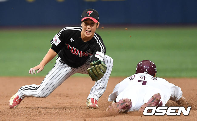 5회말 2사 1루 상황 키움 이정후 타석 때 도루를 시도한 김하성이 LG 유격수 구본혁의 태그에 걸려 아웃되고 있다. /dreamer@osen.co.kr