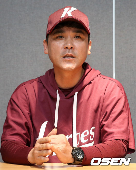 경기 시작을 앞두고 키움 장정석 감독이 취재진과 질의응답 시간을 갖고 있다. /dreamer@osen.co.kr