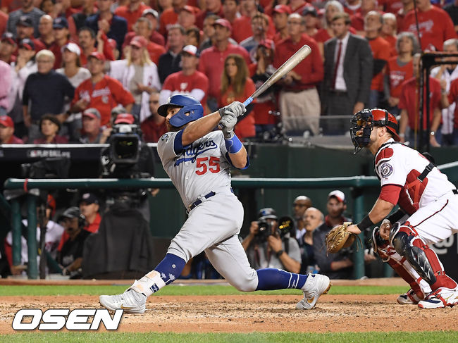 7일(한국시간) 미국 워싱턴 D.C. 내셔널스 파크에서  2019 MLB 포스트시즌 내셔널리그 디비전시리즈(NLDS) 워싱턴 내셔널스와 LA의 다저스의 3차전이 진행됐다.6회초 2사 1,3루 LA 마틴이 역전 적시타를 치고 있다. /soul1014@osen.co.kr