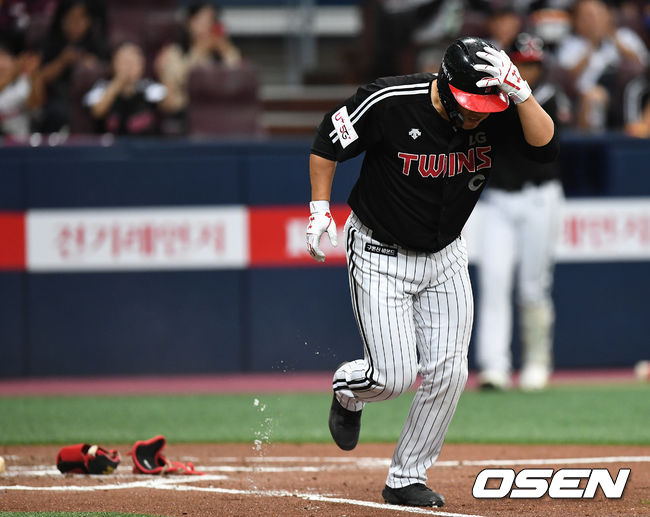 2회초 무사 선두타자로 나선 LG 김현수가 볼넷으로 출루하고 있다. /dreamer@osen.co.kr