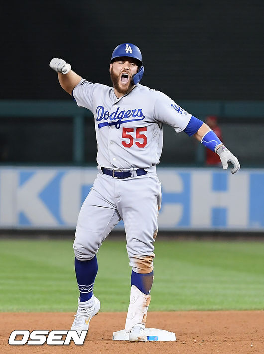 7일(한국시간) 미국 워싱턴 D.C. 내셔널스 파크에서  2019 MLB 포스트시즌 내셔널리그 디비전시리즈(NLDS) 워싱턴 내셔널스와 LA의 다저스의 3차전이 진행됐다.6회초 2사 1,3루 LA 마틴이 역전 적시타를 치고 환호하고 있다. /soul1014@osen.co.kr