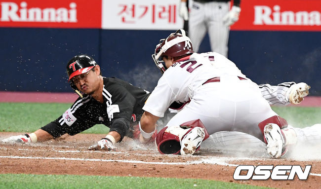 3회초 1사 2,3루에서 LG 박용택이 정주현의 1루땅볼에 홈에서 태그아웃 당하고 있다. 키움 포수는 박용택.  /jpnews@osen.co.kr