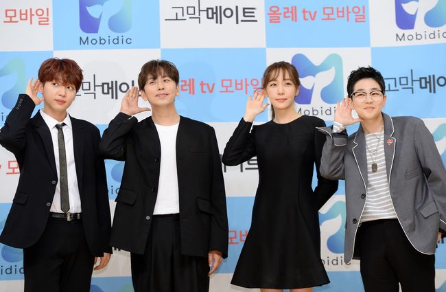 [사진=SBS 제공] '고막메이트' 제작발표회에 참석한 가수 정세운(왼쪽부터), 데이브레이크 이원석, 작사가 김이나, 래퍼 딘딘이 포즈를 취하고 있다.