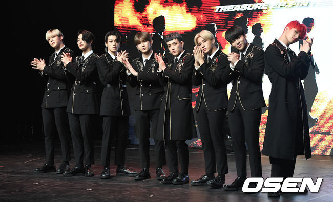 8일 오후 서울 강남구 일지아트홀에서 그룹 에이티즈의 첫 번째 정규앨범 'TREASURE EP.FIN : All To Action(트레져 EP.핀 : 올 투 액션)' 발매기념 쇼케이스가 열렸다.그룹 에이티즈가 포토타임을 갖고 있다. /sunday@osen.co.kr