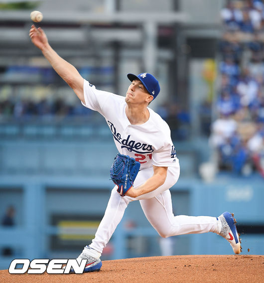 1회초 다저스 선발투수 뷸러가 역투하고 있다./ soul1014@osen.co.kr