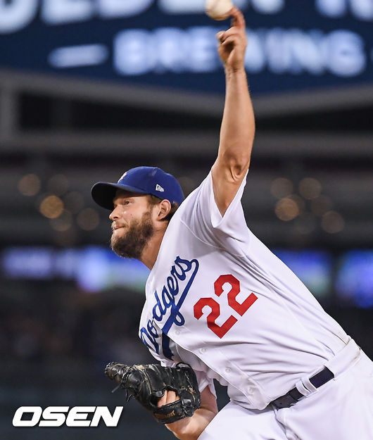 7회초 2사 1,2루 다저스 두번째 투수 커쇼가 역투하고 있다. /soul1014@osen.co.kr