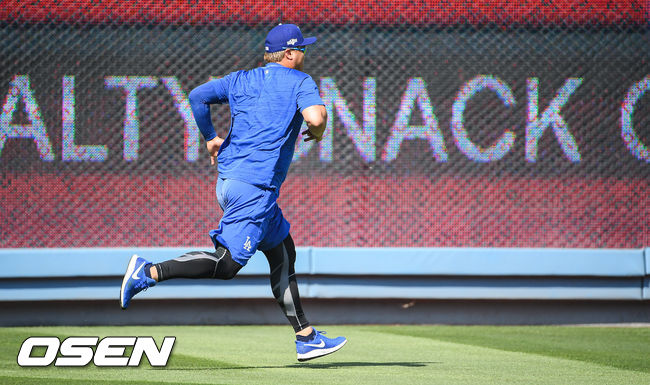 10일(한국시간) 미국 캘리포니아주 로스앤젤레스 다저스타디움에서 2019 메이저리그 내셔널리그 디비전시리즈(NLDS) 5차전 LA 다저스와 워싱턴 내셔널스의 경기가 진행됐다. 경기에 앞서 류현진이 러닝훈련을 하고 있다. /soul1014@osen.co.kr