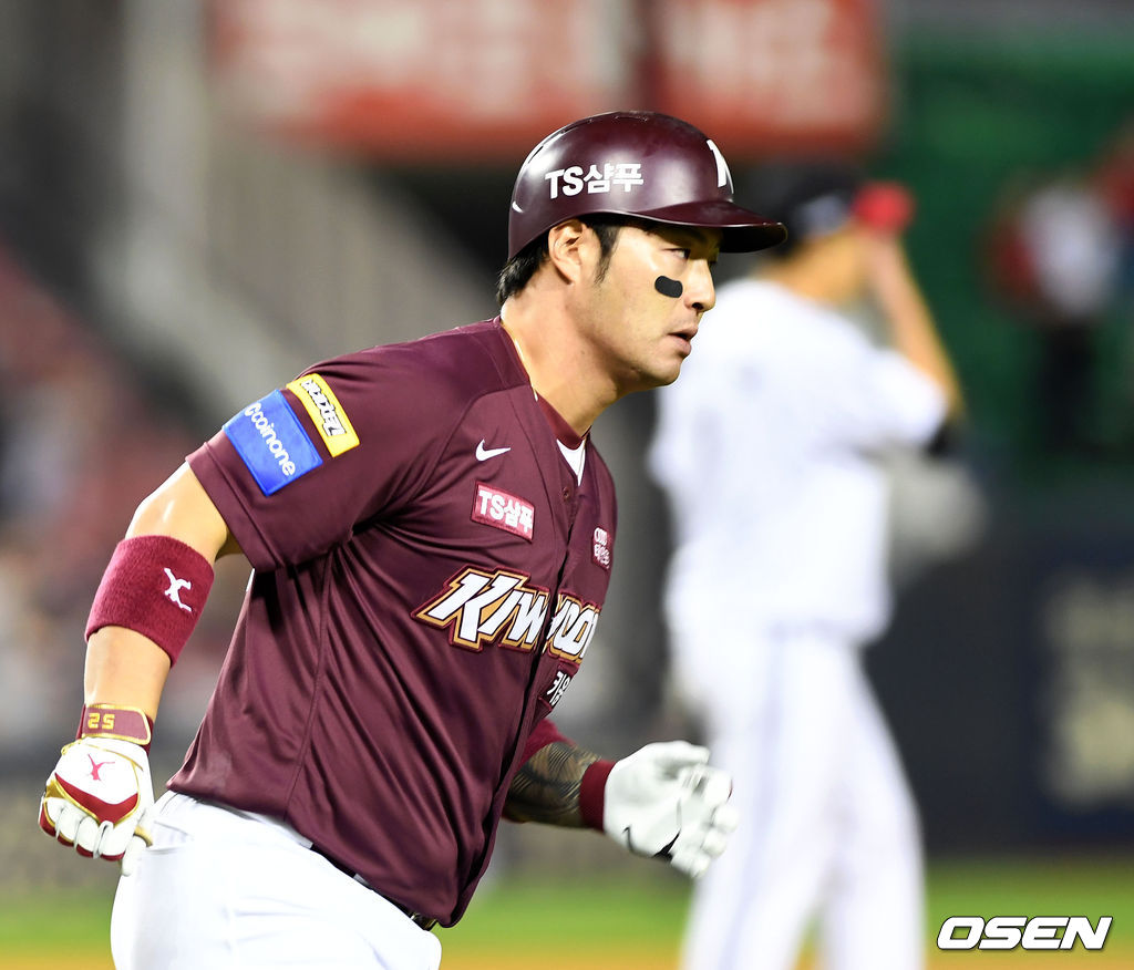 1회초 2사 박병호가 솔로홈런을 치고 있다. /jpnews@osen.co.kr