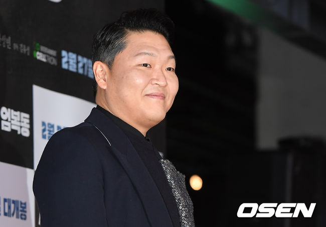 가수 싸이가 26일 오후 서울 강남구 메가박스 코엑스에서 진행된 영화 ''자전차왕 엄복동' VIP 시사회에 참석해 포토타임을 갖고 있다. / youngrae@osen.co.kr