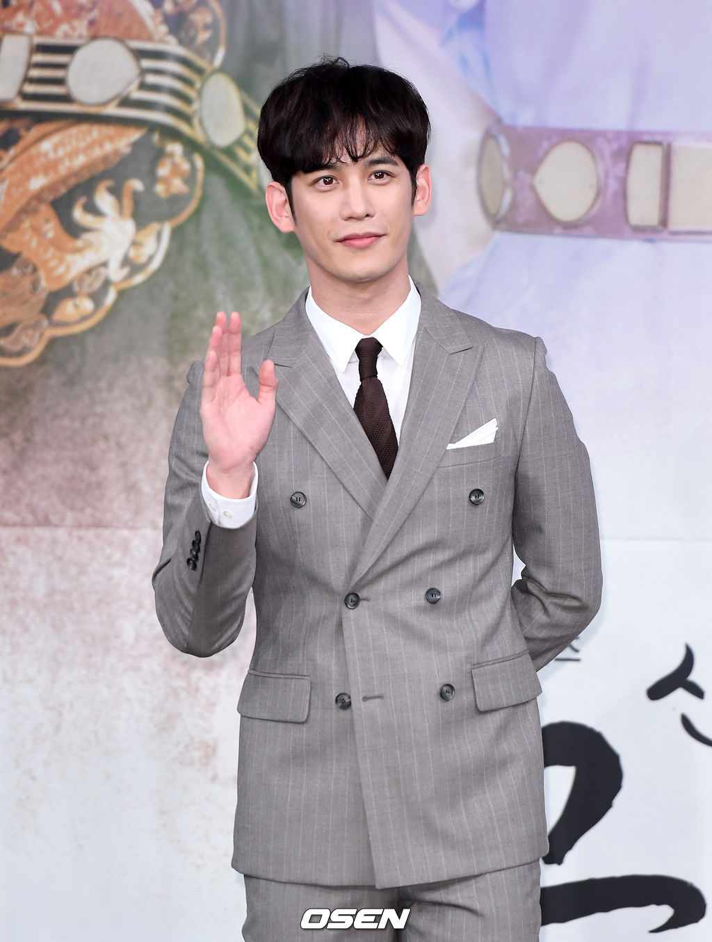 17일 오후 서울 마포구 MBC 골든마우스홀에서 MBC 새 수목 드라마 ‘신입사관 구해령’ 제작발표회가 열렸다.배우 박기웅이 포토타임을 갖고 있다. /sunday@osen.co.kr