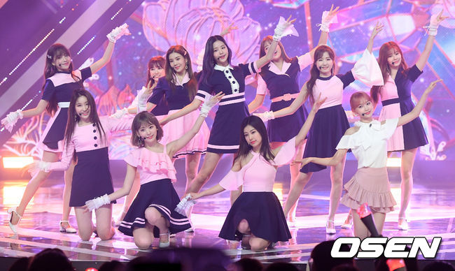 17일 오후 경기도 고양시 일산동구 MBC드림센터에서 MBC 뮤직 '쇼 챔피언(Show Champion)' 생방송이 진행됐다. 쇼 챔피언 생방송 무대에서 아이즈원이 화려한 무대를 선보이고 있다. / rumi@osen.co.kr