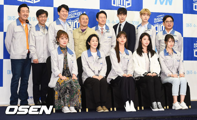 출연배우들이 포즈를 취하고 있다. /soul1014@osen.co.kr