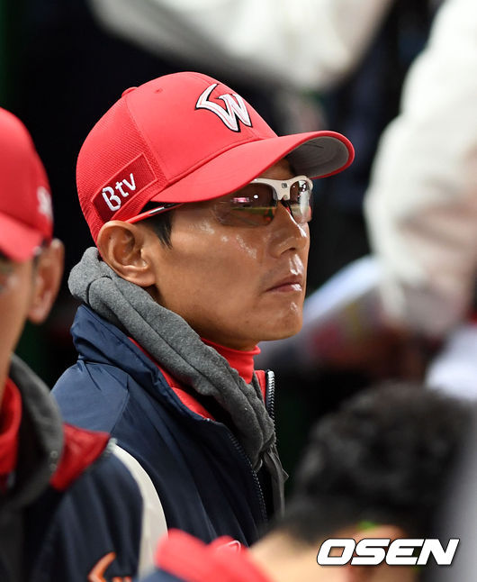 7회말 염경엽 감독이 경기를 지켜보고 있다. /spjj@osen.co.kr