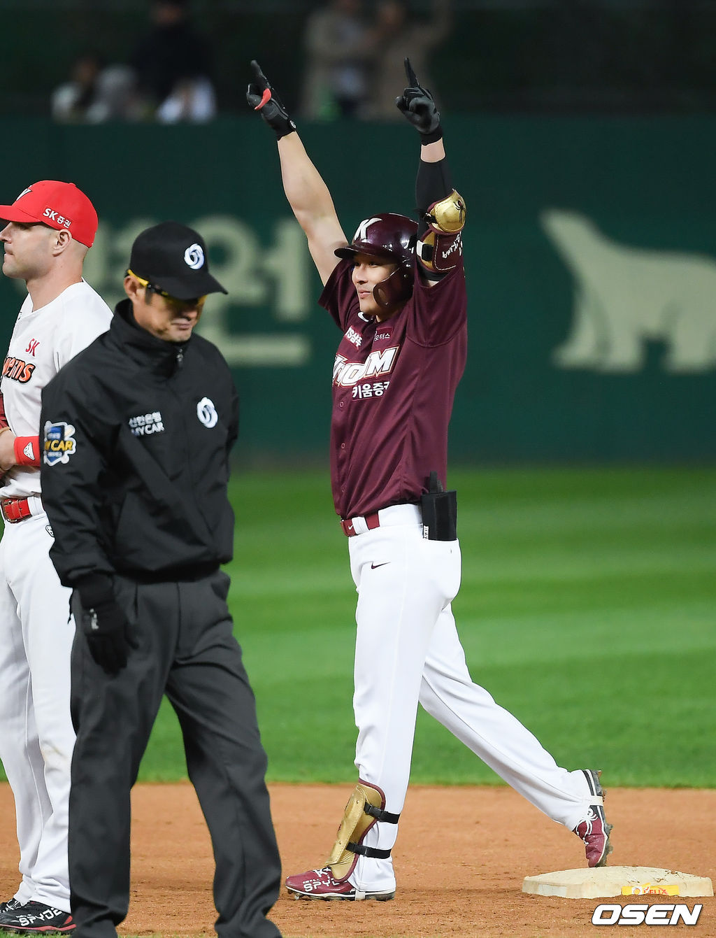 연장11회초 1사 2루 키움 김하성이 선취 1타점 2루타를 날리고 환호하고 있다. /soul1014@osen.co.kr
