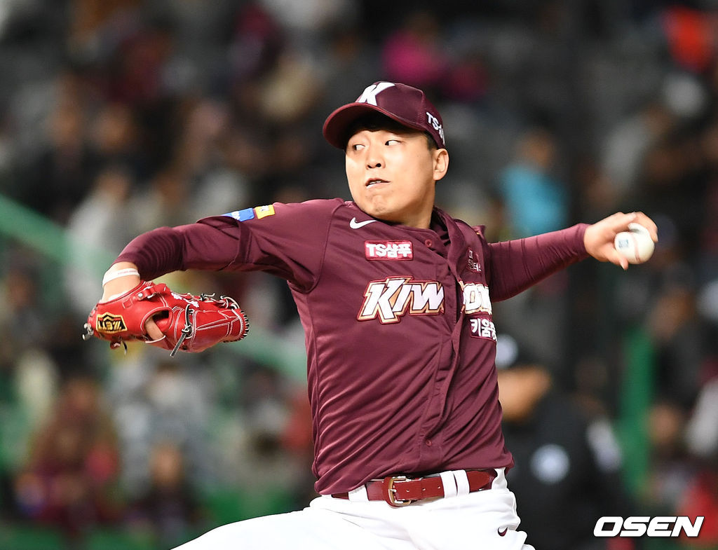 7회초 1사 1,3루 김하성이 내야플라이를 치고 있다. /spjj@osen.co.kr
