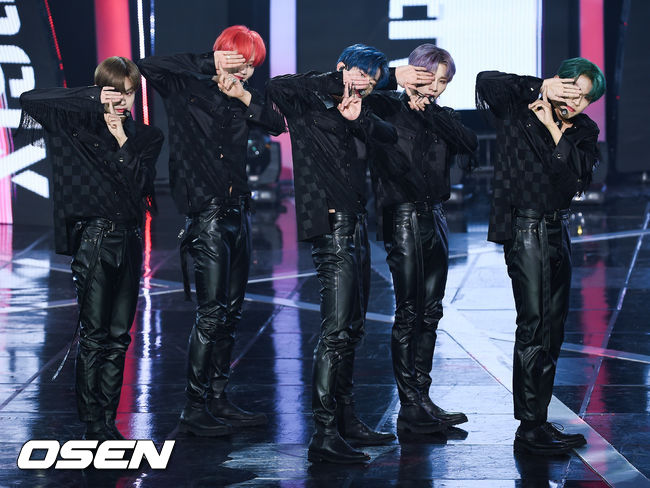 15일 오후 서울 마포구 상암동 SBS 프리즘타워 오디토리움서 SBS MTV '더 쇼' 생방송이 진행됐다.  MTV Asia 채널을 통해 총 20개국에 동시 생방송 되는 '더쇼'는 3YE, AB6IX, ATEEZ, Kei (김지연), W24, 드림캐쳐, 레이디스 코드, 서제이, 세러데이, 온앤오프 (ONF), 원어스(ONEUS), 정대현, 정세운, 퍼플백(PurpleBeck)이 출연한다.  1위를 차지한 그룹 AB6IX가 멋진 무대를 펼치고 있다. /soul1014@osen.co.kr