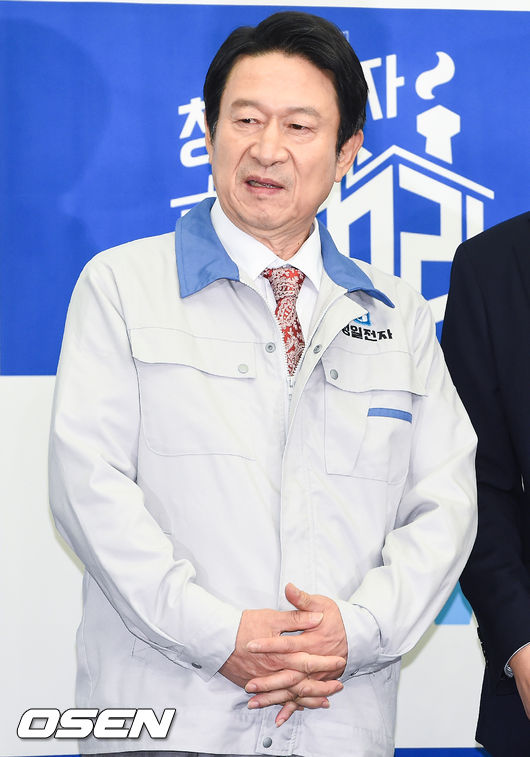 김응수가 포즈를 취하고 있다. /soul1014@osen.co.kr