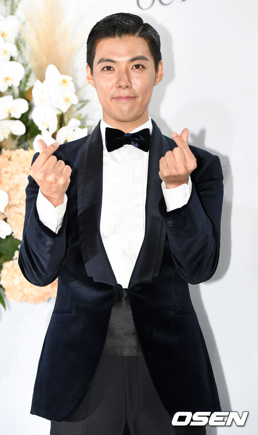 강남이 결혼식을 앞두고 포토타임을 하고 있다. /dreamer@osen.co.kr