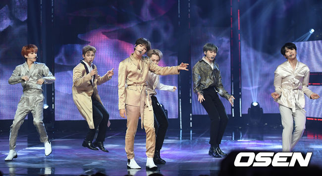 원어스가 무대를 선보이고 있다. /youngrae@osen.co.kr