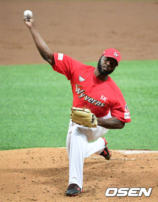 1회말 SK 소사가 역투하고 있다. /jpnews@osen.co.kr