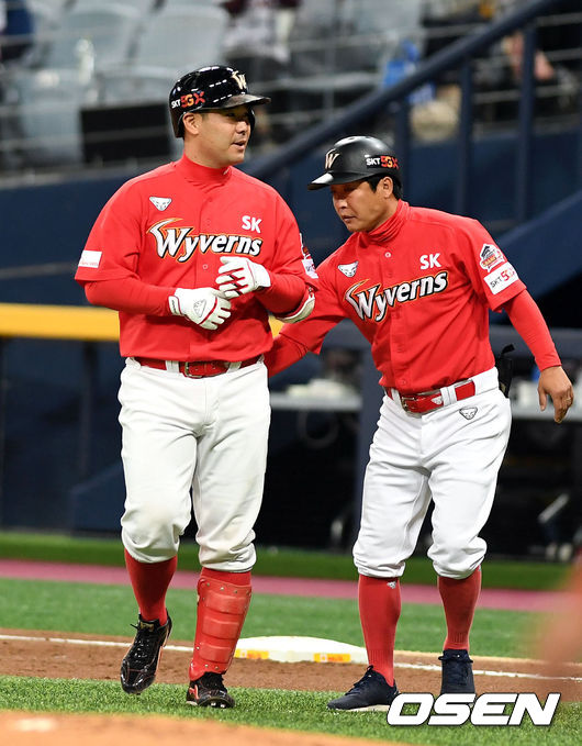 1회초 2사 만루 이재원이 내야땅볼로 물러나고 있다. /spjj@osen.co.kr