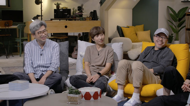 [사진=JTBC 제공] '방구석 1열'에 출연하는 정서경, 윤태호, 김탁환 작가 스틸 컷.