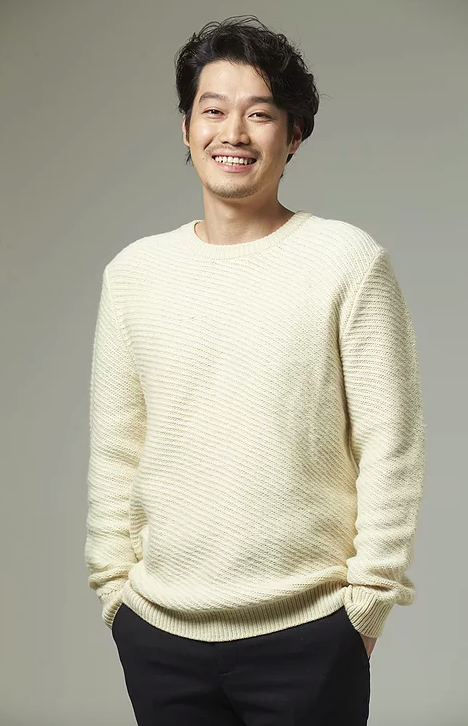 [사진=엘리펀엔터테인먼트 제공] 배우 윤승훈이 11월 9년 열애한 연인과 결혼한다고 밝혔다.