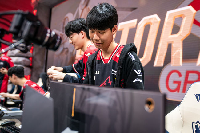 라이엇 게임즈 플리커.