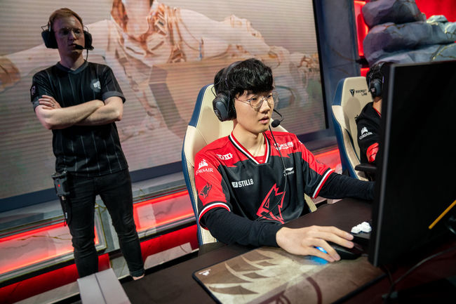 라이엇 게임즈 플리커.