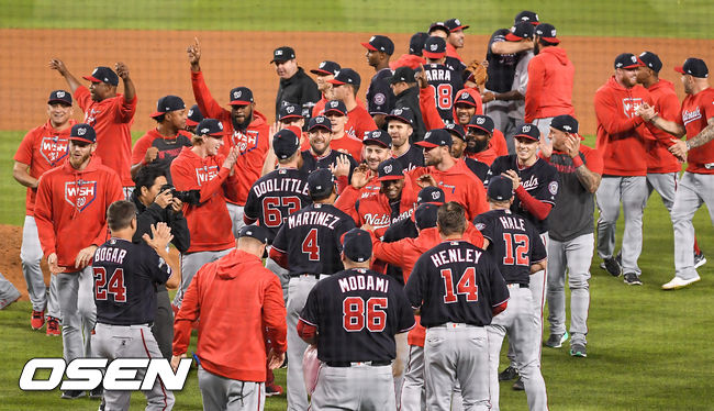 경기종료 후 워싱턴 선수들이 기뻐하고 있다. /soul1014@osen.co.kr