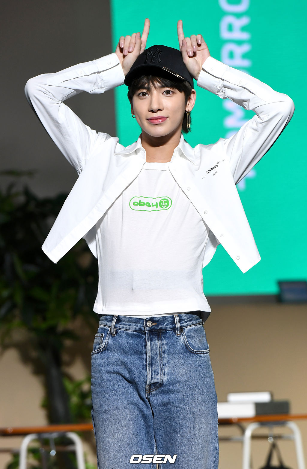 투모로우바이투게더 태현이 포토타임을 하고 있다. /dreamer@osen.co.kr