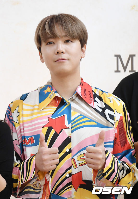 창작뮤지컬 '사랑했어요' 연습실 공개행사가 6일 오후 서울 중구 뮤지컬하우스 호연재에서 진행됐다.이홍기가 포토타임을 갖고 있다./youngrae@osen.co.kr