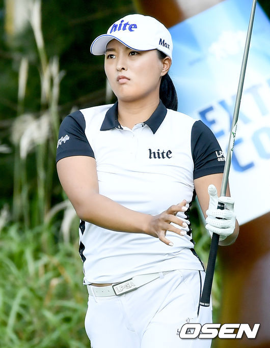 고진영이 17번홀 티샷를 하고 있다./ksl0919@osen.co.kr