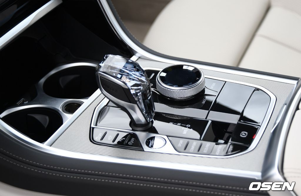 BMW 8시리즈 기어 노브.
