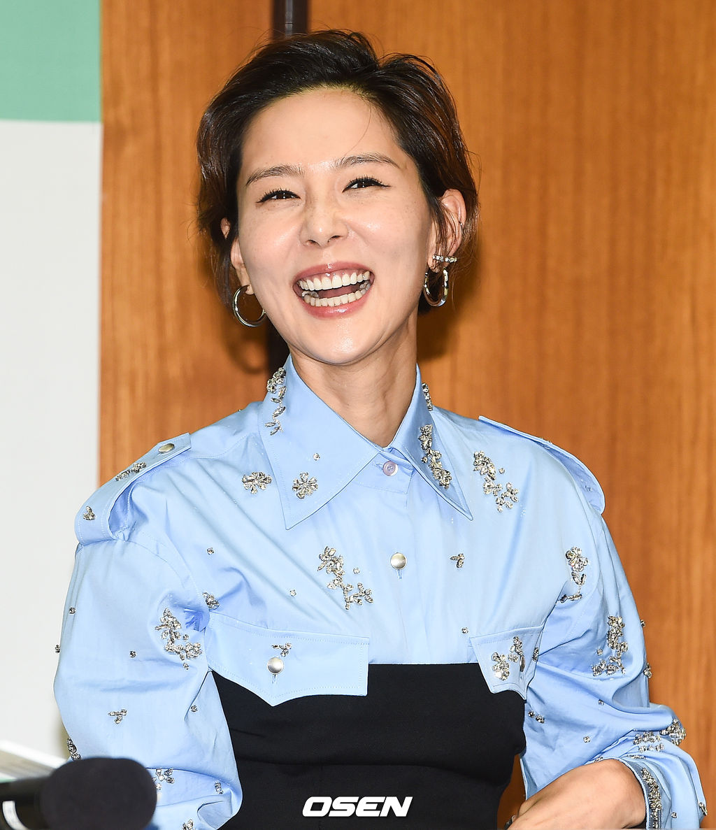 이나영이 미소 짓고 있다.  / soul1014@osen.co.kr