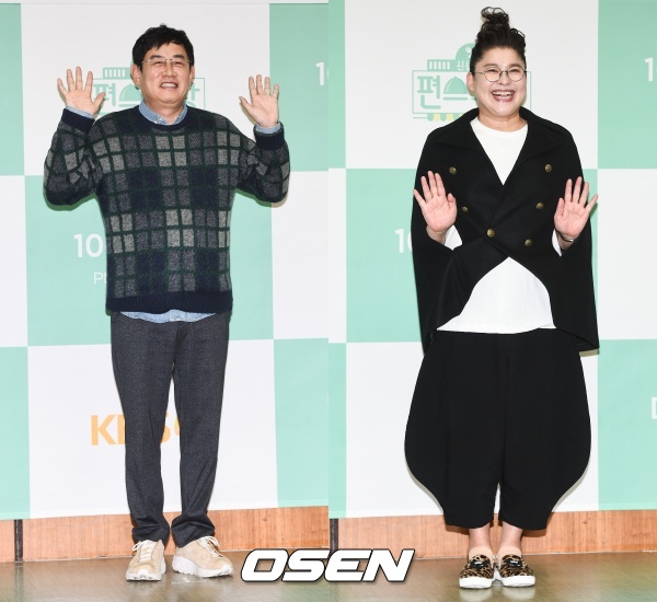 25일 오전 서울 영등포구 여의도동 KBS에서 KBS 2TV 예능 프로그램 '신상출시 편스토랑' 제작발표회가 진행됐다.  '신상출시 편스토랑'은 연예계 소문난 '맛.잘.알(맛을 잘 아는)' 6인의 스타들이 혼자 먹기에 아까운 필살의 메뉴를 공개, 이 중 메뉴 평가단의 평가를 통해 승리한 메뉴가 방송 다음 날 실제로 전국 편의점에서 출시되는 신개념 편의점 신상 서바이벌 프로그램으로 오늘(25일) 오후 9시 45분 첫 방송된다  이경규(왼쪽)와 이영자(오른쪽)가 포즈를 취하고 있다. / soul1014@osen.co.kr