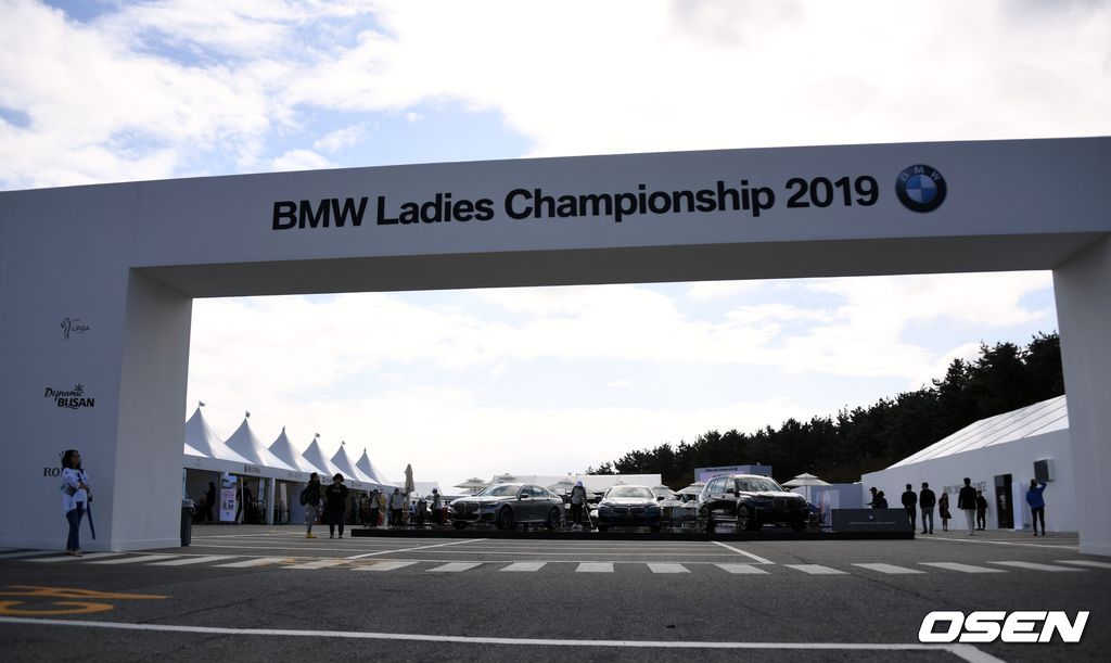 BMW 레이디스 챔피언십 2019 대회장으로 들어가기 위해 통과해야 할 갤러리 플라자. 