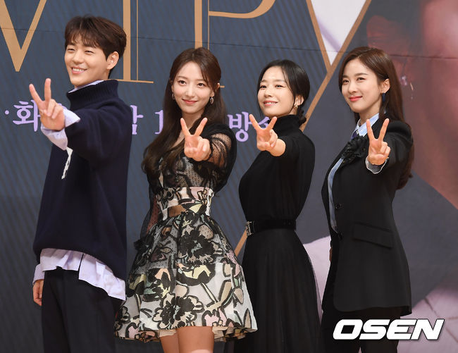 배우 신재하, 표예진, 곽선영, 이청아가 포토타임을 갖고 있다./youngrae@osen.co.kr