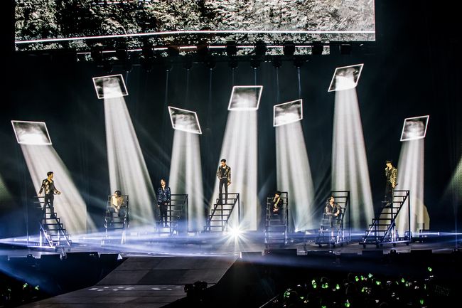 The seven guys from GOT7 갓세븐, also known as 'Gatsebeun' in spoken language, are known for their mix of R&B, rap and of course perfectly synchronized dance moves and martial arts. Soon the new GOT7 album 'Spinning Top' will be released and so it's time for a world tour. On October 8, Ziggo Dome turns green with white for these K-pop superstars. Mark, JB, Jackson, Jinyoung, Youngjae, BamBam and Yugyeom are all ready for it! | Photo © Charles Batenburg